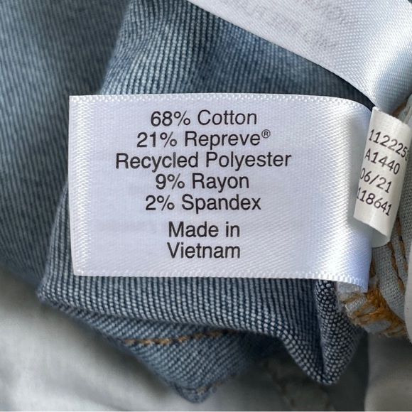 Lane Bryant Signature Fit Mid-Rise Flare Jeans Medium Wash Women’s Size 14 - Picture 7 of 12